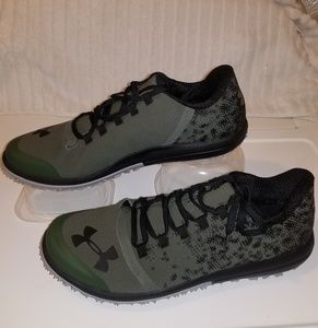 NWOT UNDER ARMOUR SPEED TIRE ASCENT SHOE  1285685